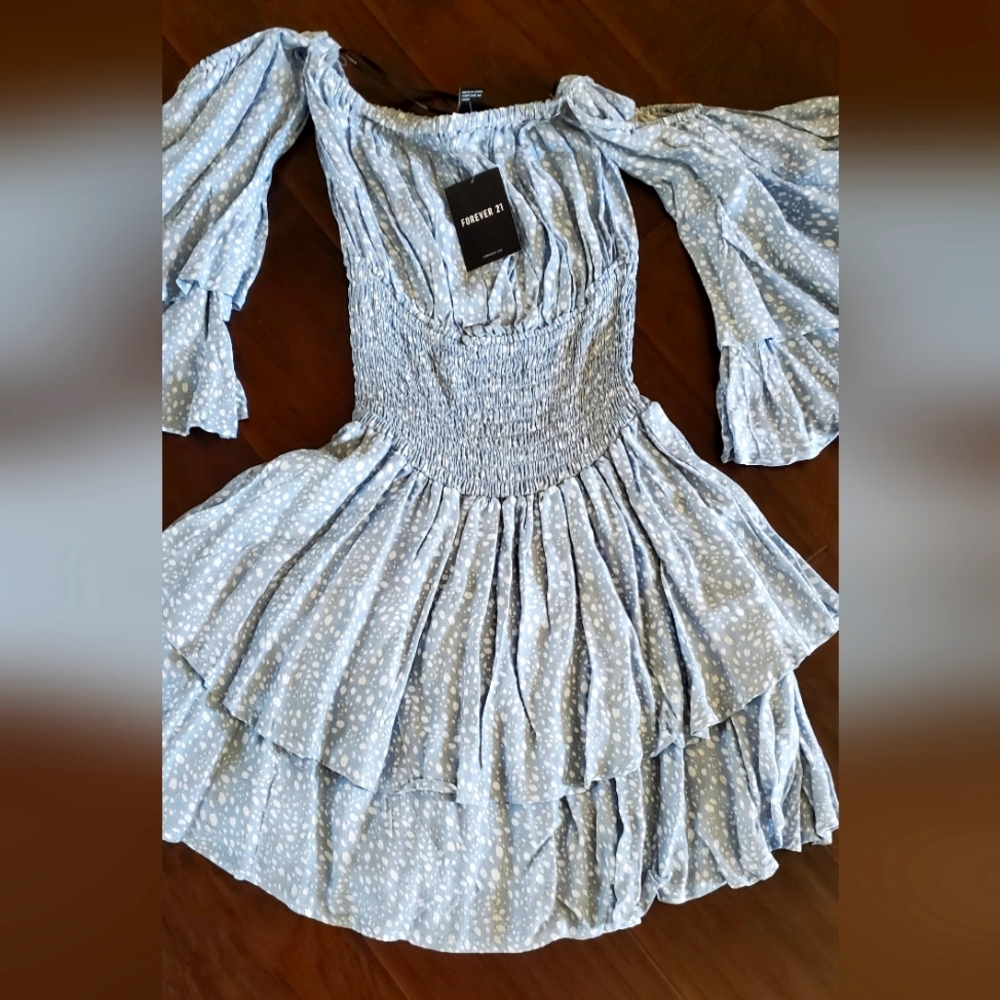 NWT FOREVER 21 WOMENS DRESS SIZE M. LIGHT BLUE